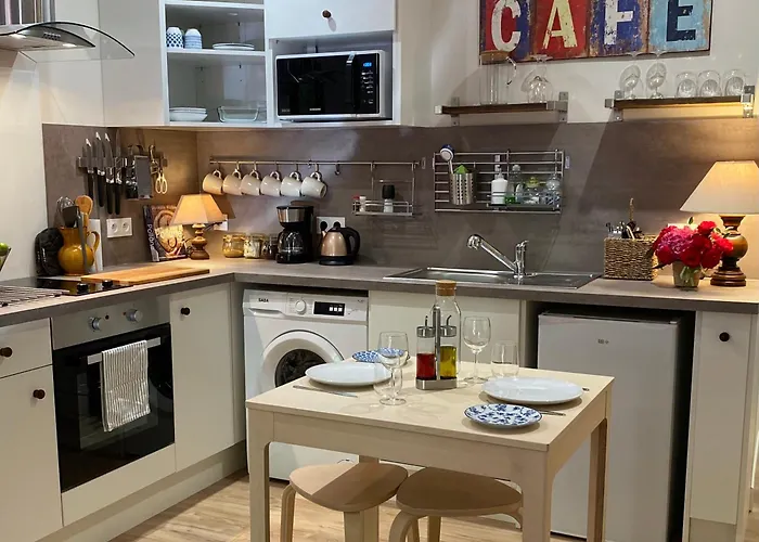 Fantastic Ground Floor Apartment Opposite Thermes
