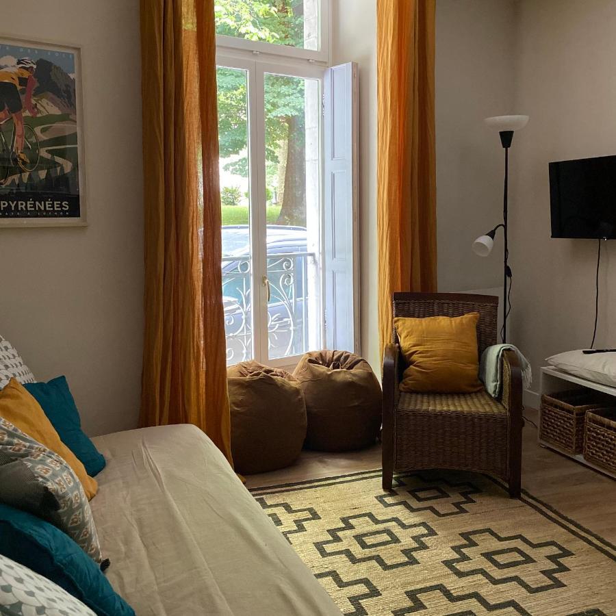 Fantastic Ground Floor Opposite Thermes Apartment *