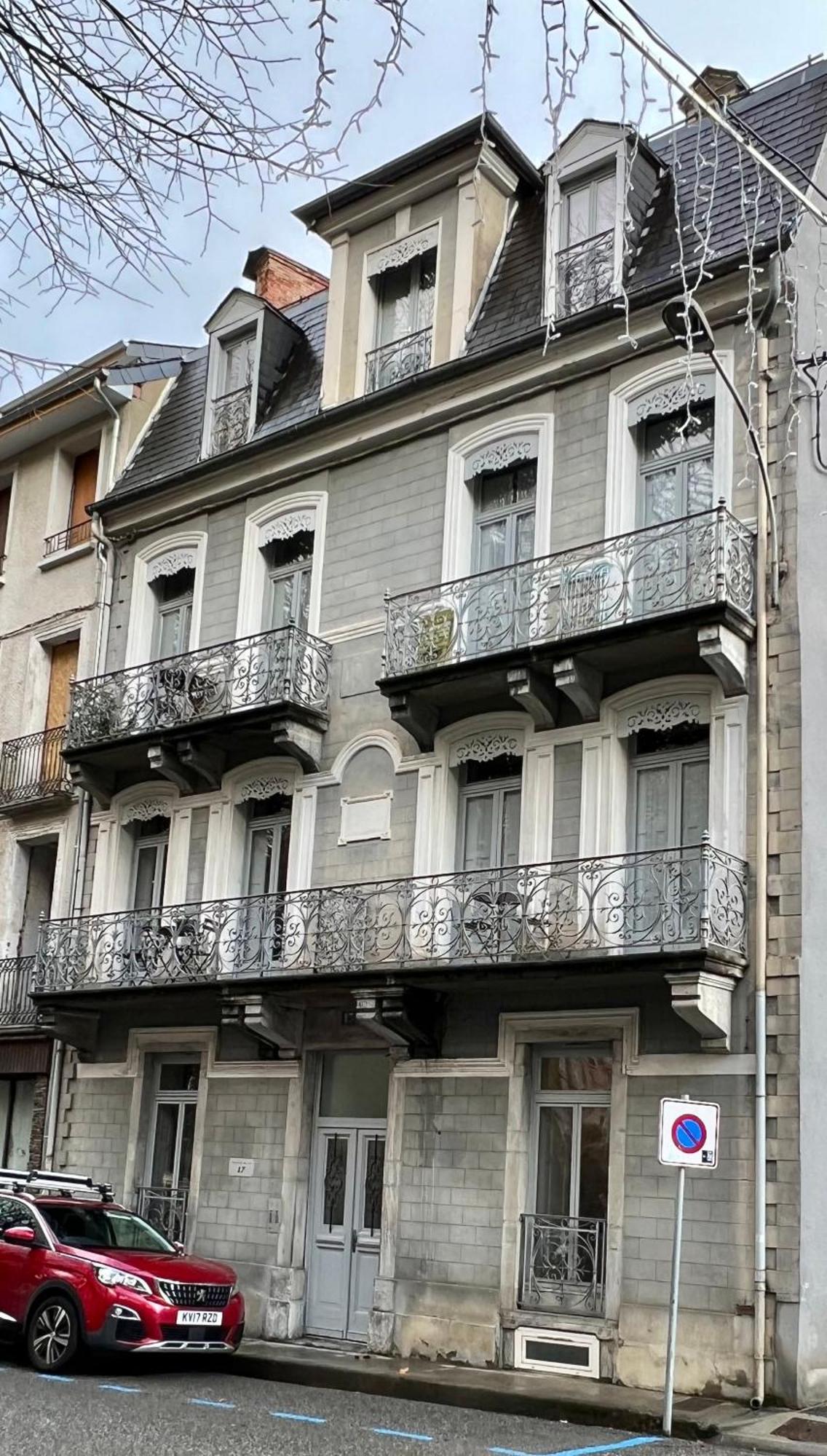 Fantastic Ground Floor Opposite Thermes Apartment